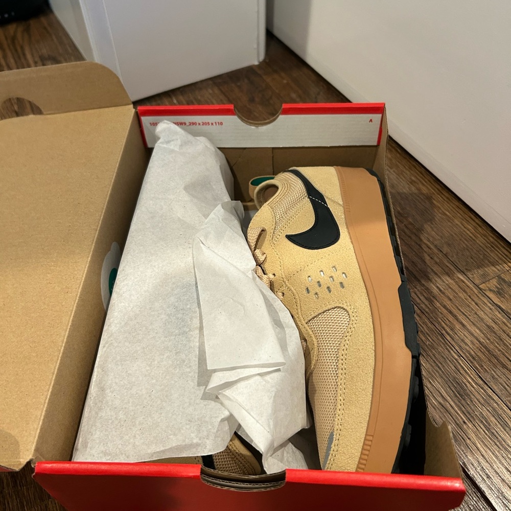 NWT Nike Unisex Sneakers Tan - Picture 3 of 6